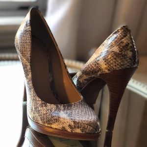 Nine West Snake Skin Peep Toe Pump Size 5